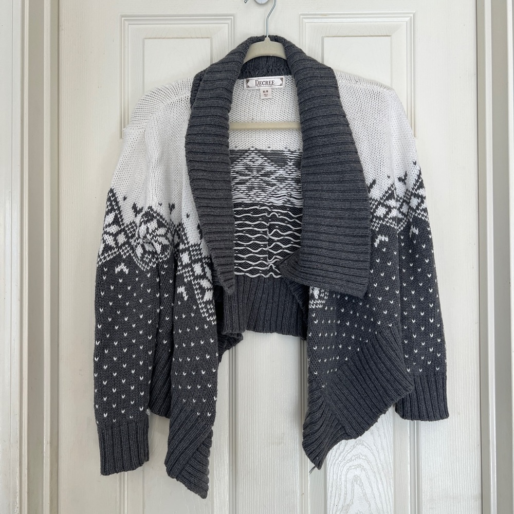 Decree Gray & White Open-Front Shawl Cardigan